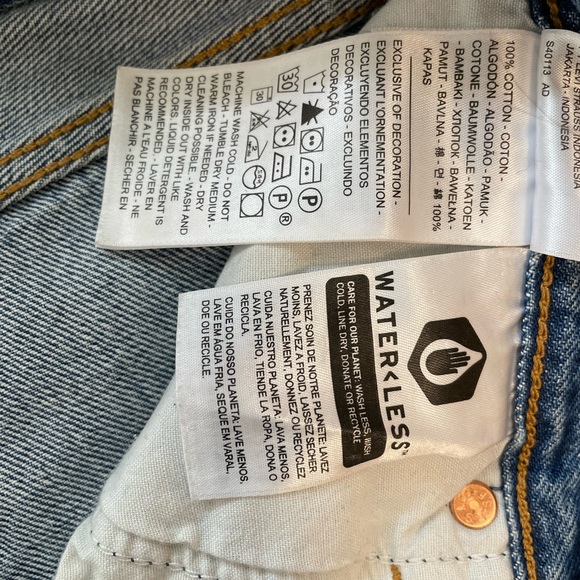 Levi's Wedgie Straight Ripped Jean in Market Street (Medium Wash) - Picture 6 of 7